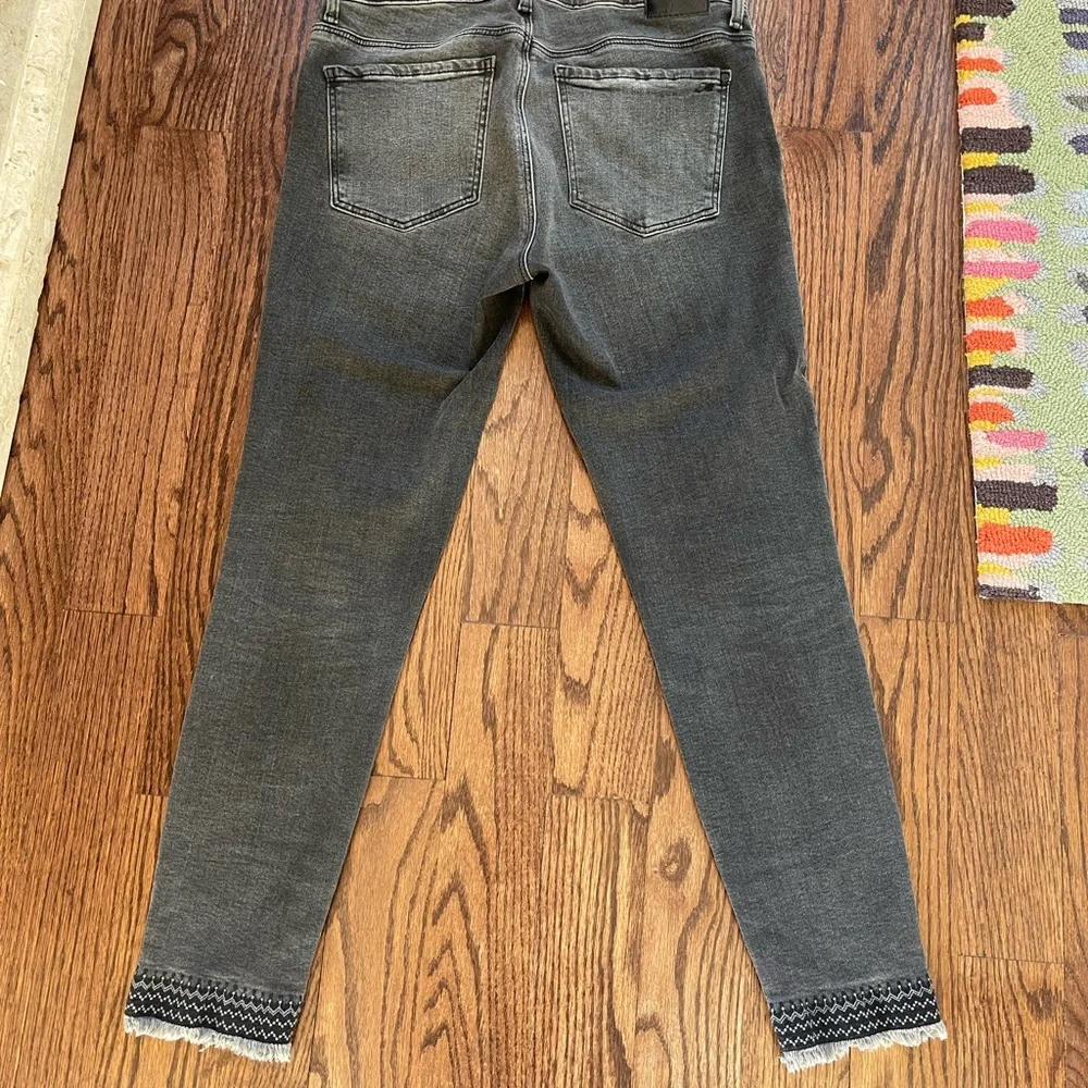 MAVI Gray Jeans 29x27. Embroidered ankles. - Picture 4 of 9